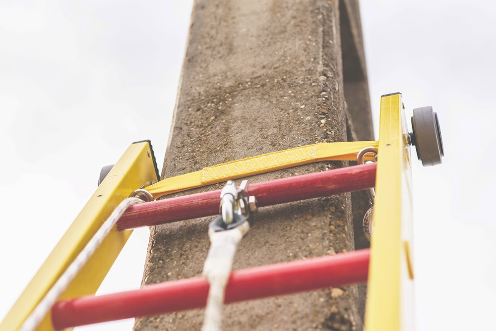 SVELT Fibrasafe 2-delige Uitschuifladder palen/pilaren met Valbeveiliging (FSFP) tot 8,25 m